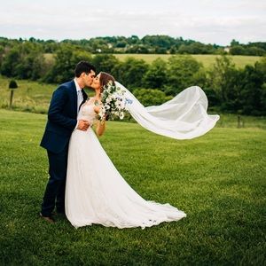 Waltz-length light ivory veil